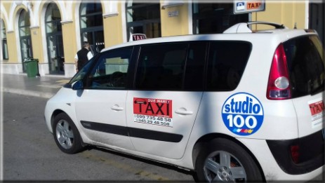 Una nostra auto vicino la stazione fs